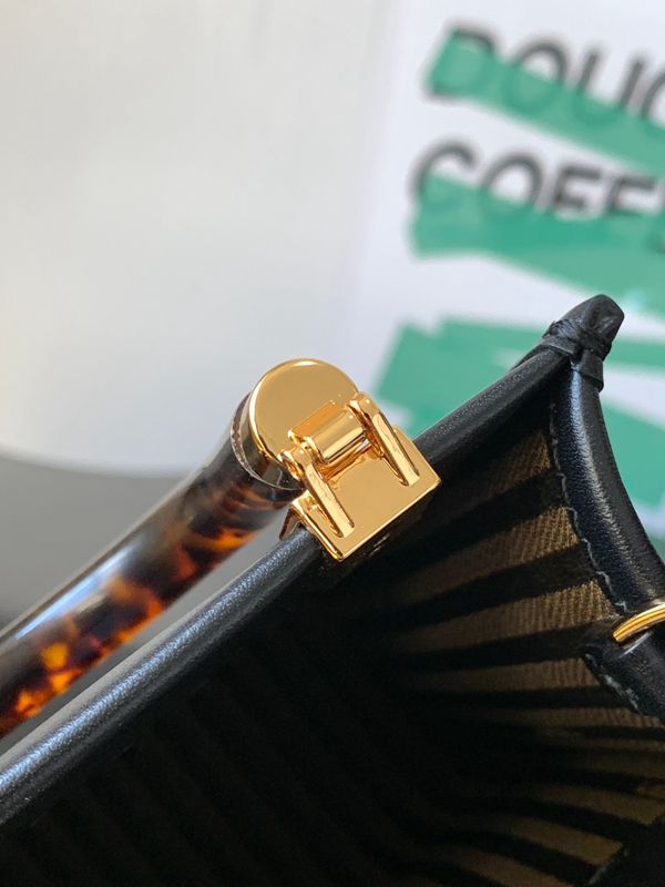 スーパーコピーブランドバッグ角部分ディテール